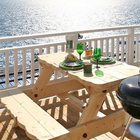 Blue & White Pension Namhae Bagian luar foto