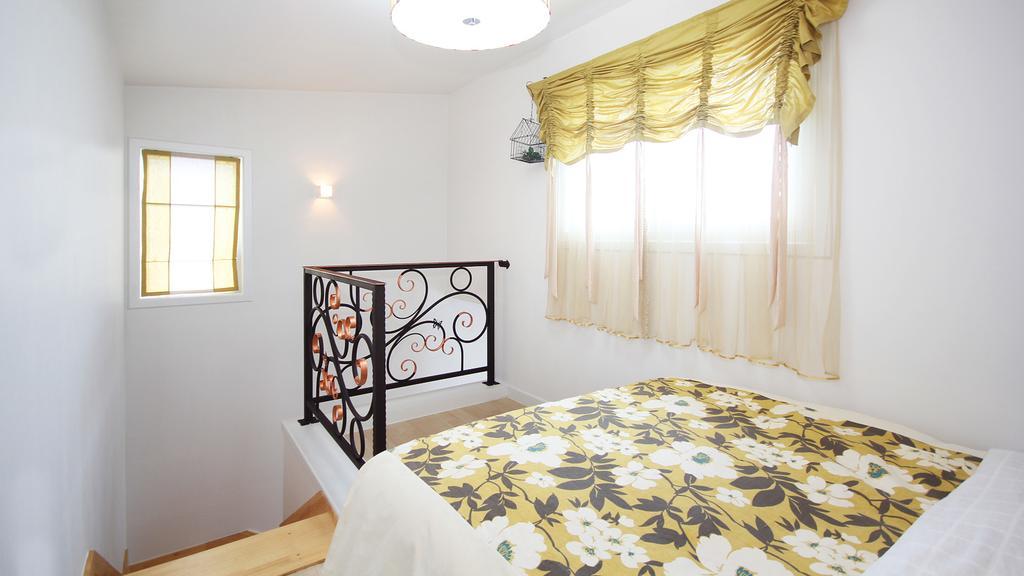 Blue & White Pension Namhae Bagian luar foto