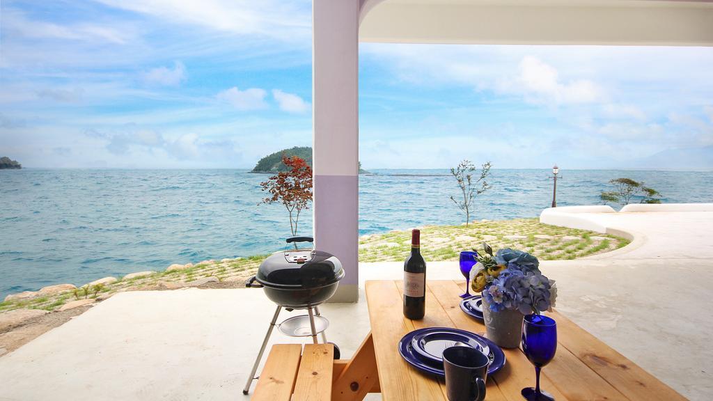Blue & White Pension Namhae Bagian luar foto