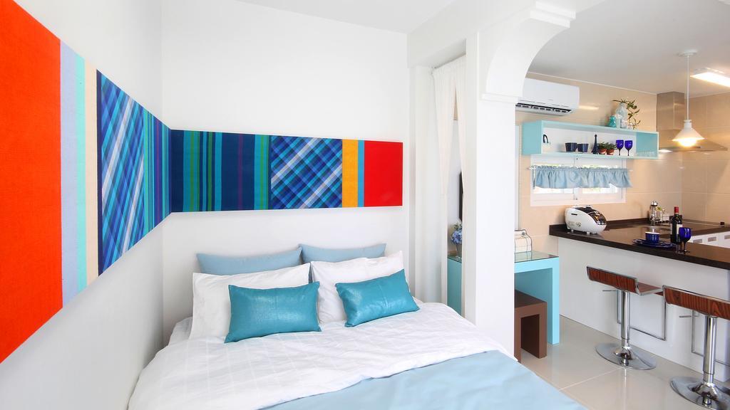 Blue & White Pension Namhae Bagian luar foto