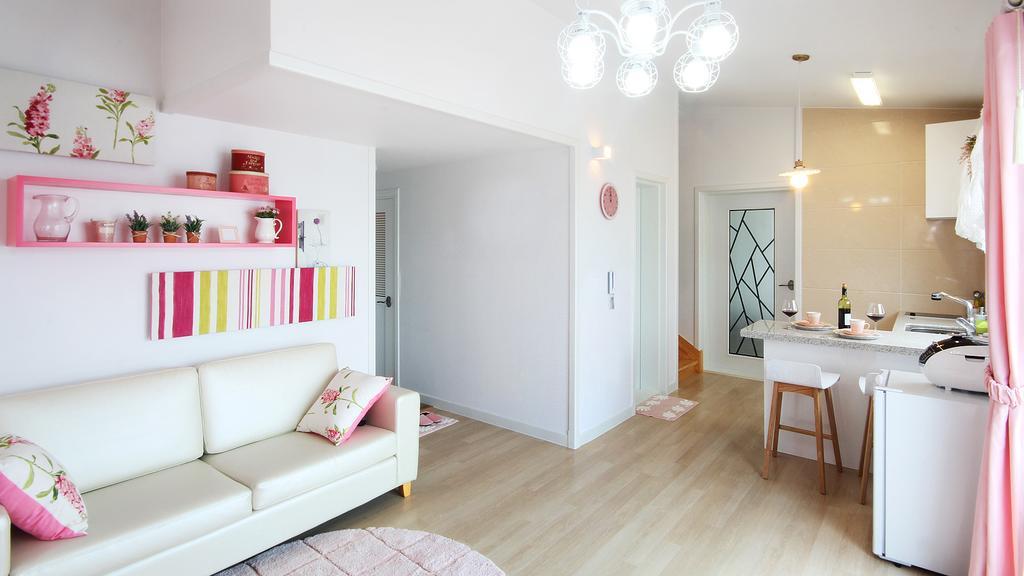 Blue & White Pension Namhae Bagian luar foto