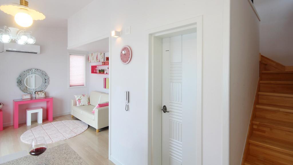 Blue & White Pension Namhae Bagian luar foto
