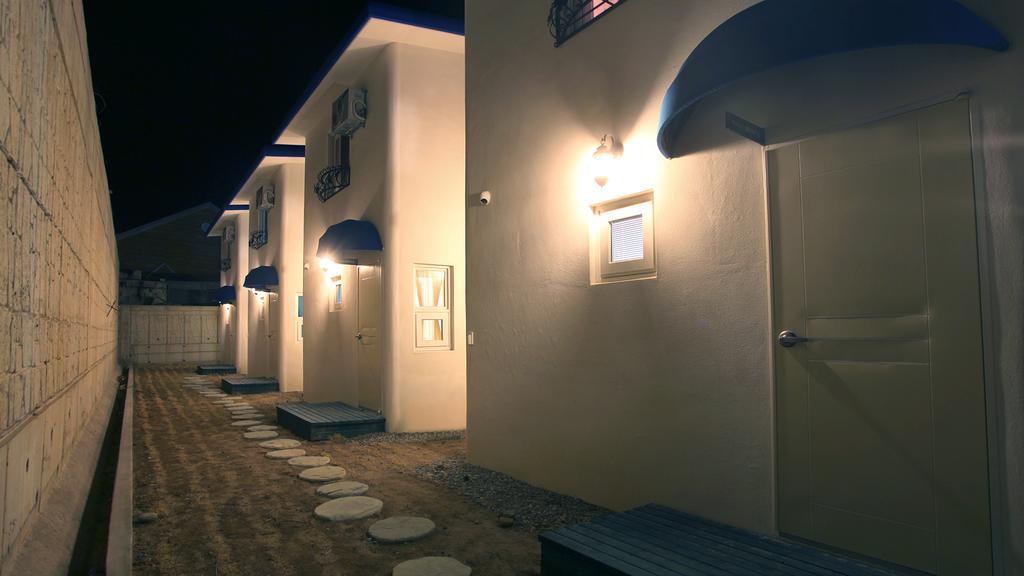 Blue & White Pension Namhae Bagian luar foto