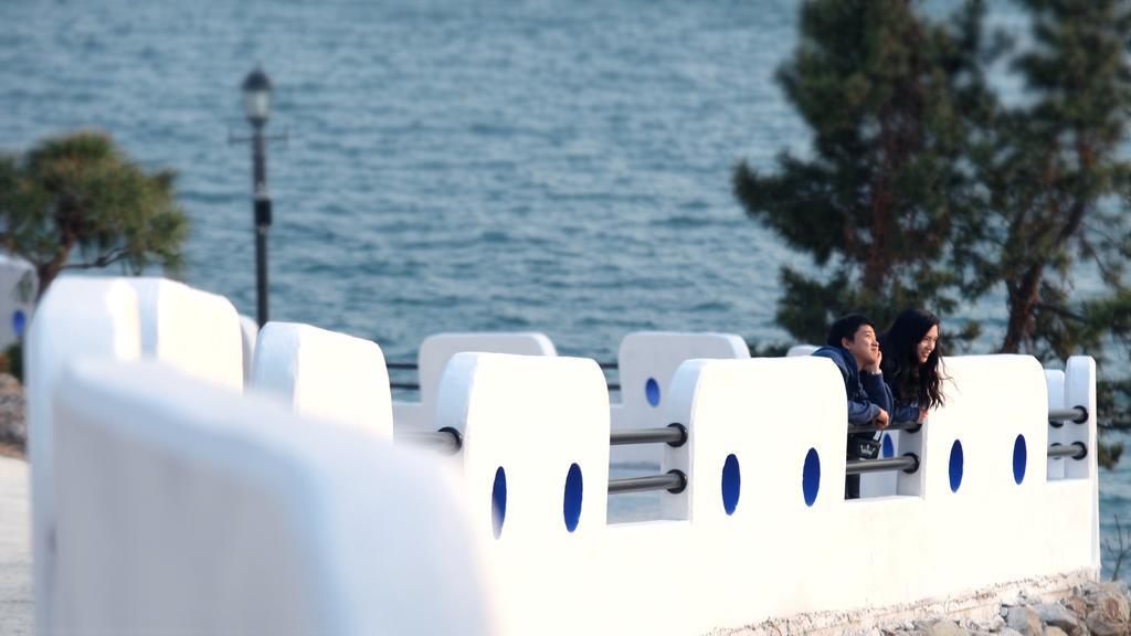Blue & White Pension Namhae Bagian luar foto