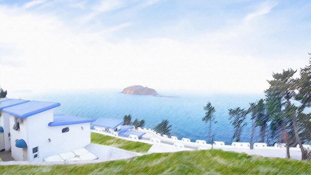 Blue & White Pension Namhae Bagian luar foto
